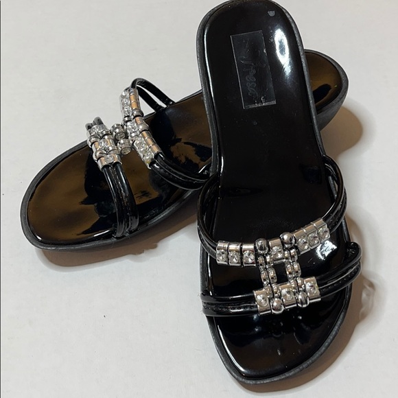 Fresa Black and Silver Sandals - Picture 3 of 9